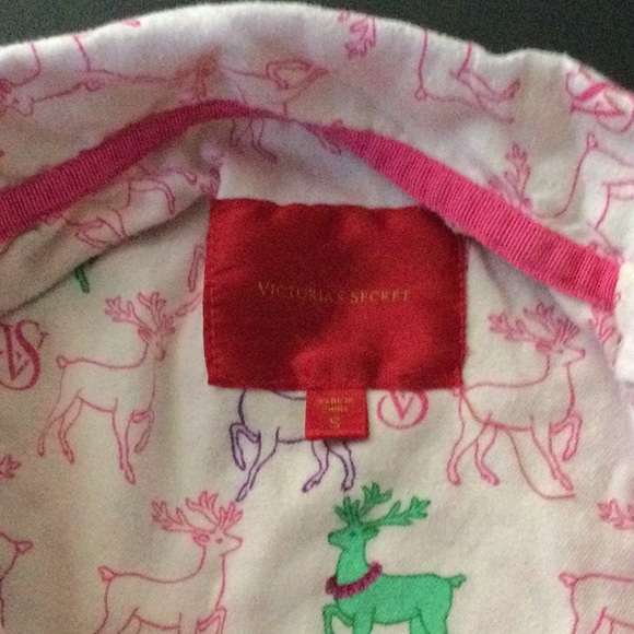 Victoria’s Secret Reindeer Button Down Sleep Shirt - Size S - Picture 3 of 3